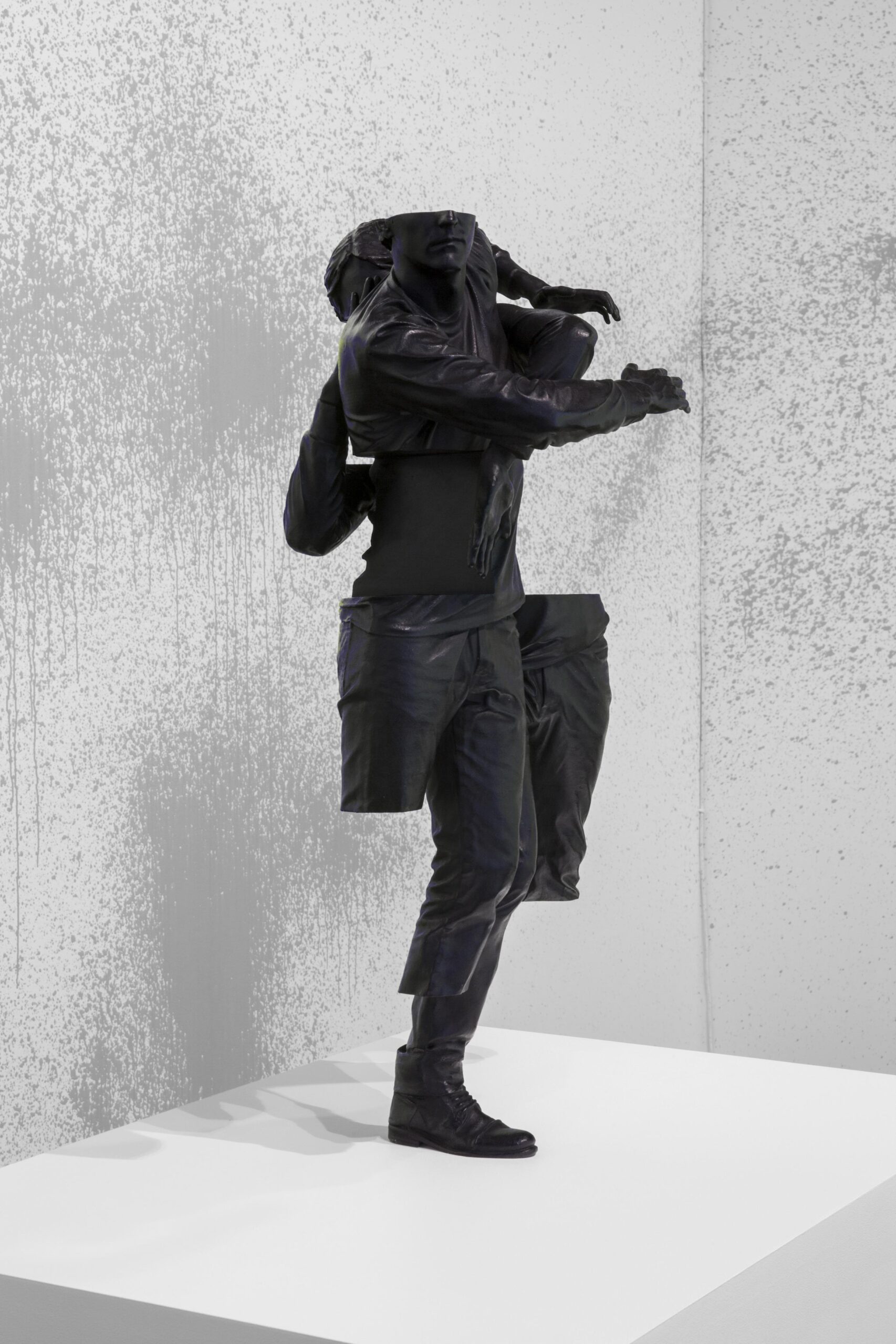 Saisir Limpossible Pierre 2018 Bronze 85 x 40 x 40 cm scaled